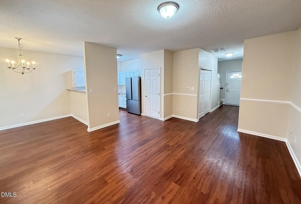 106 Pointe Crest Ct - Photo 5 of 35