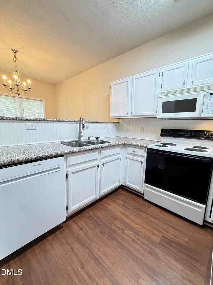 106 Pointe Crest Ct - Photo 7 of 35
