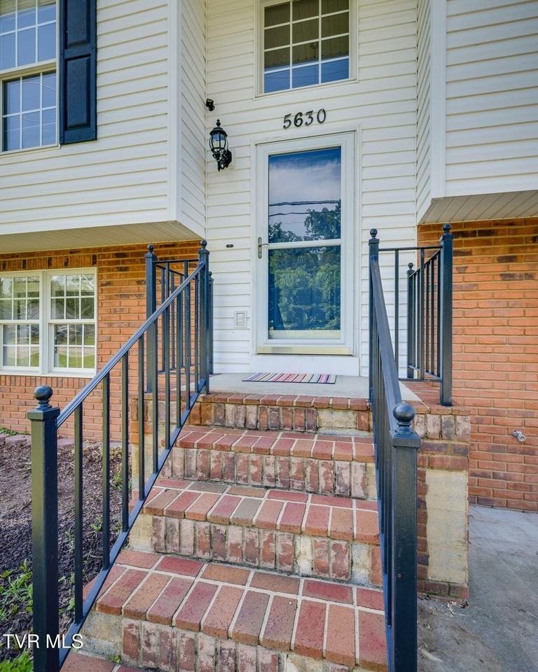 5630 Orebank Rd - Photo 5 of 41