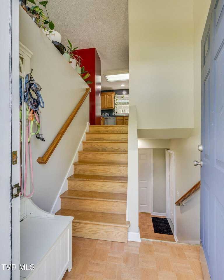 5630 Orebank Rd - Photo 6 of 41