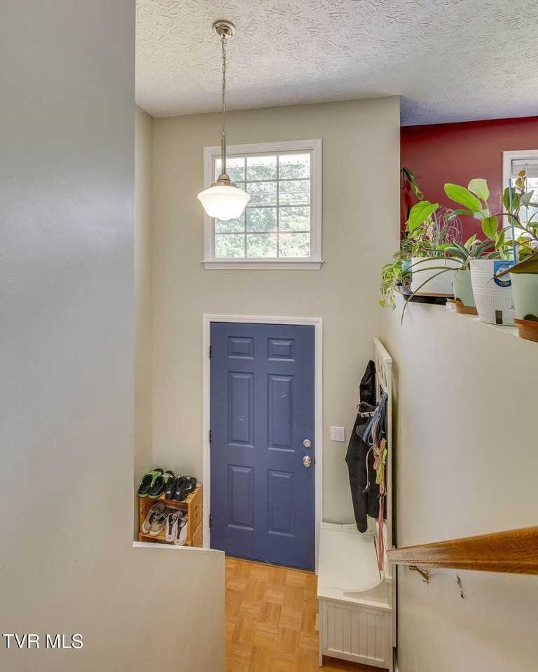 5630 Orebank Rd - Photo 7 of 41