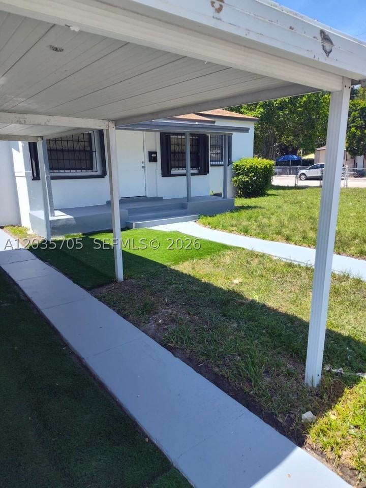 1101 Nw 55th Ter - Photo 6 of 30