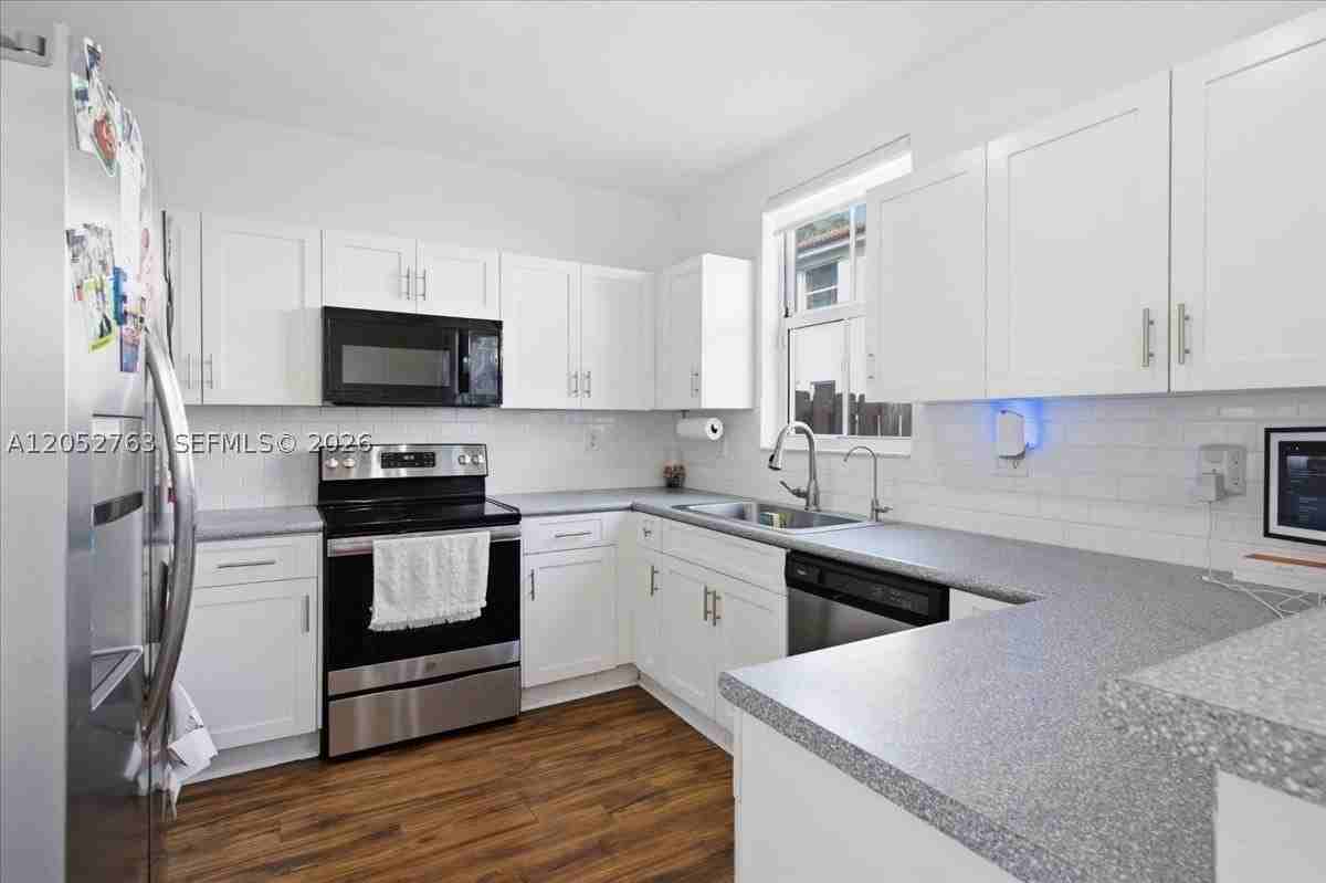 976 Ne 42nd Ave #0 - Photo 7 of 35