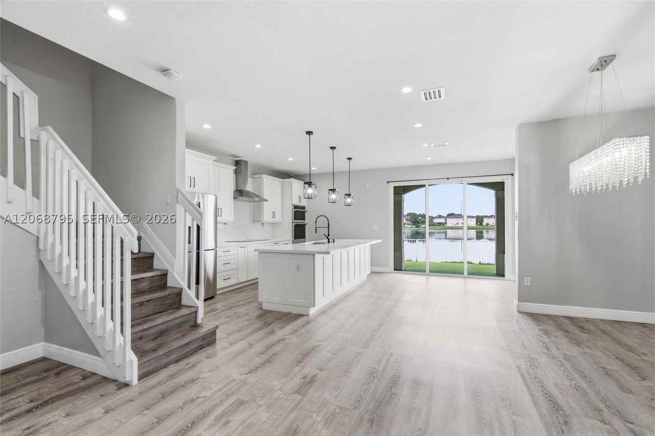 15411 Sw 9th Way #0 - Photo 7 of 46