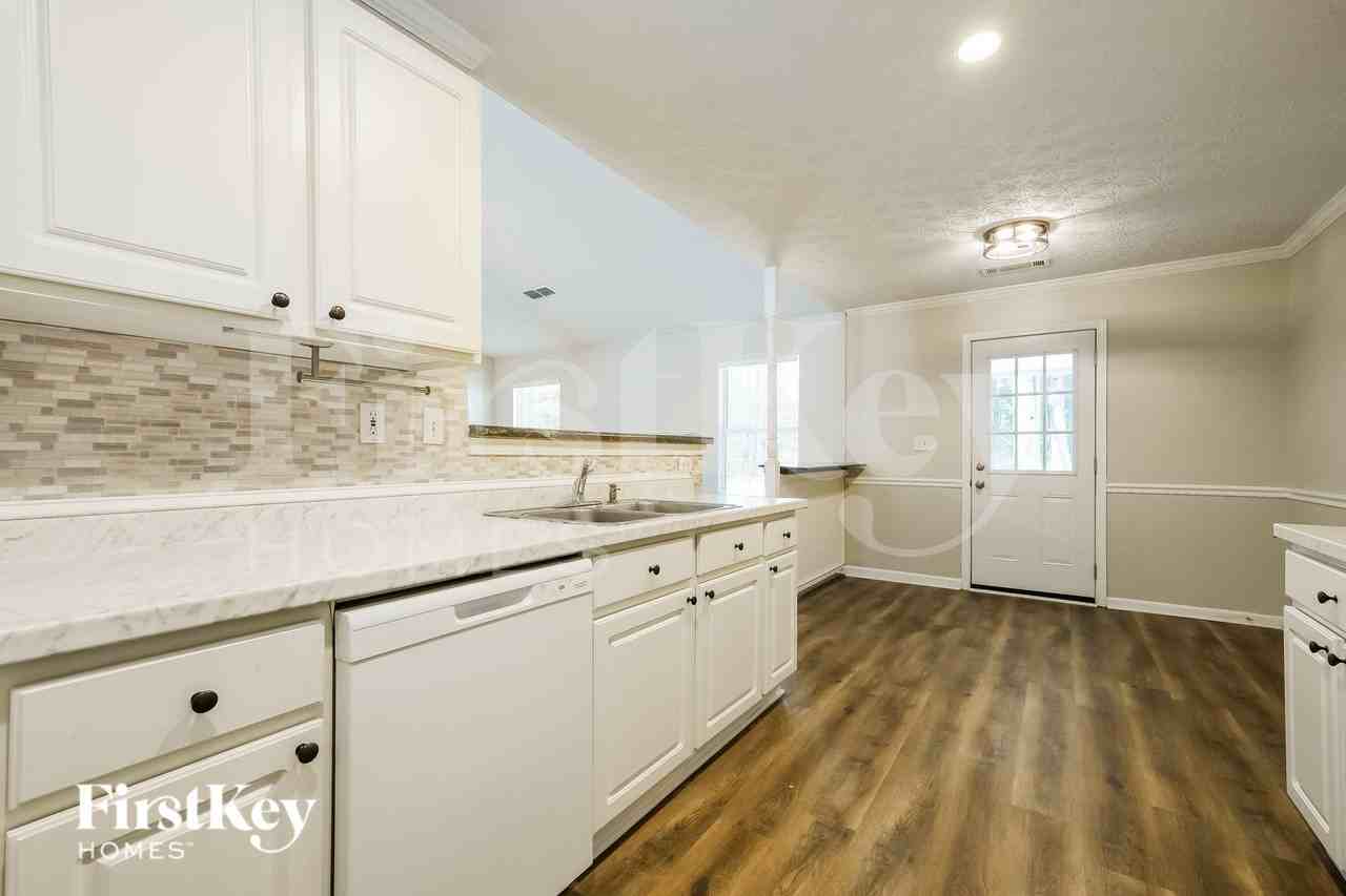 738 Baskins Cir - Photo 6 of 19