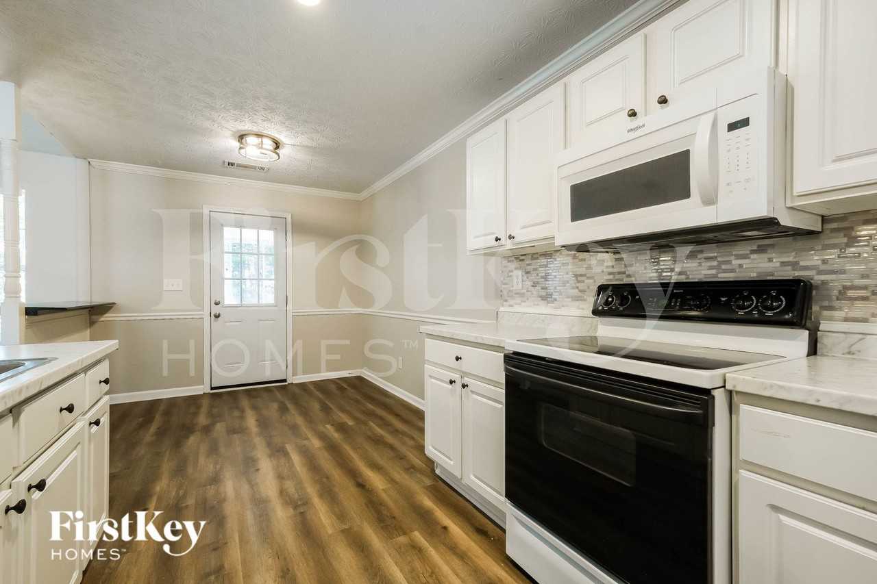 738 Baskins Cir - Photo 7 of 19