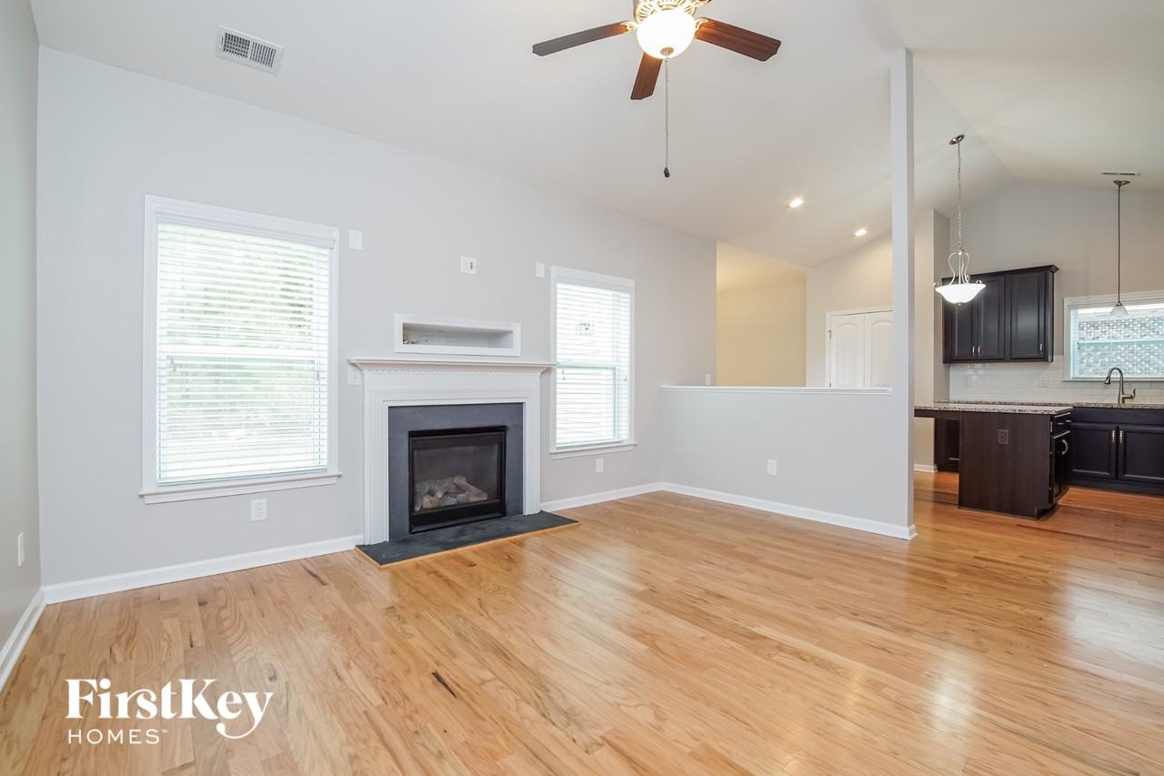 214 Lakemont Dr - Photo 4 of 15