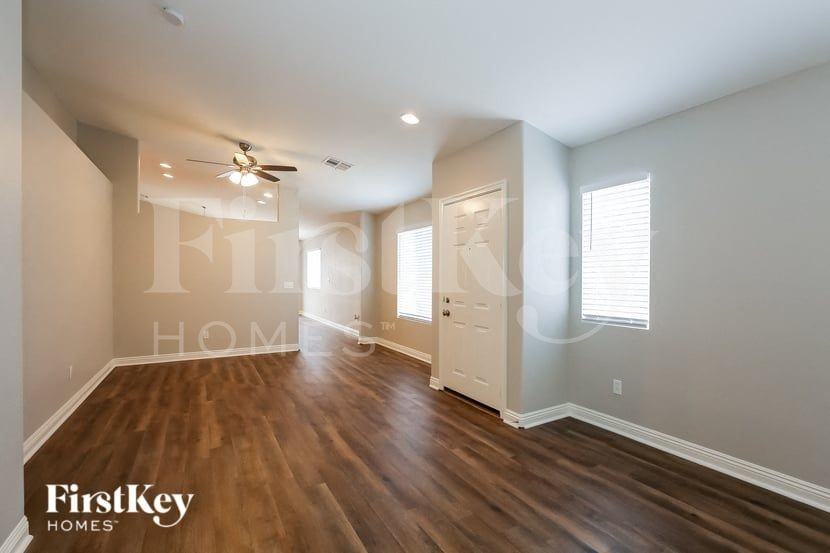 9012 Iron Hitch Ave - Photo 4 of 15