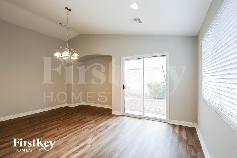9012 Iron Hitch Ave - Photo 5 of 15