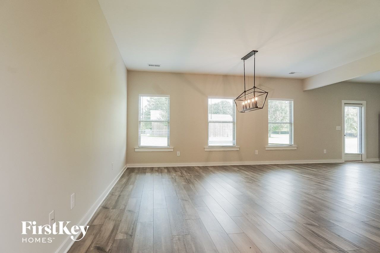 144 Crossroads Cir - Photo 4 of 15