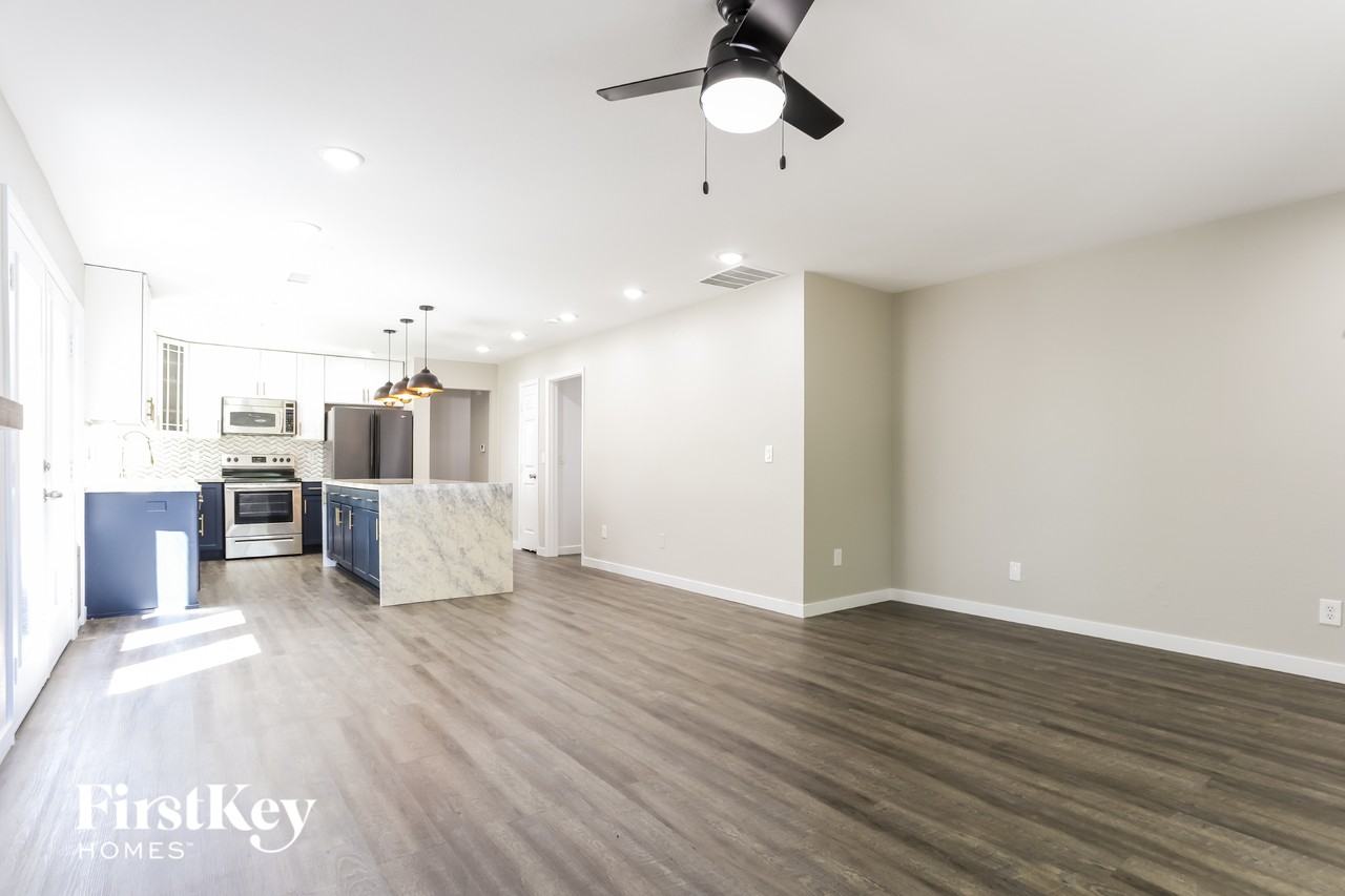 5569 Jebel Ct - Photo 4 of 15