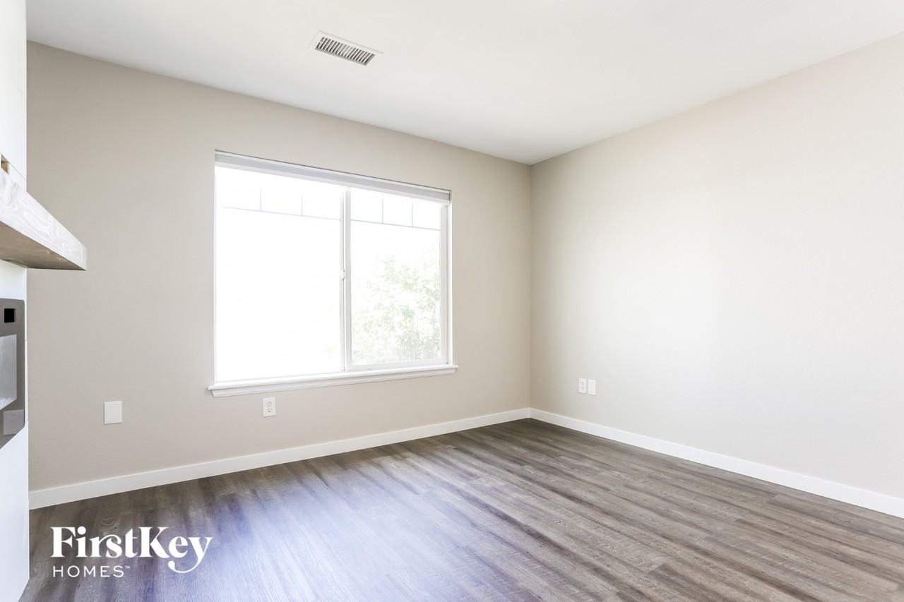 5569 Jebel Ct - Photo 7 of 15