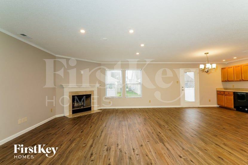 8410 Wanda Lake Dr - Photo 3 of 15