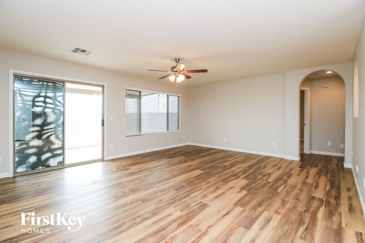 4115 E Lambeth Pl - Photo 2 of 15
