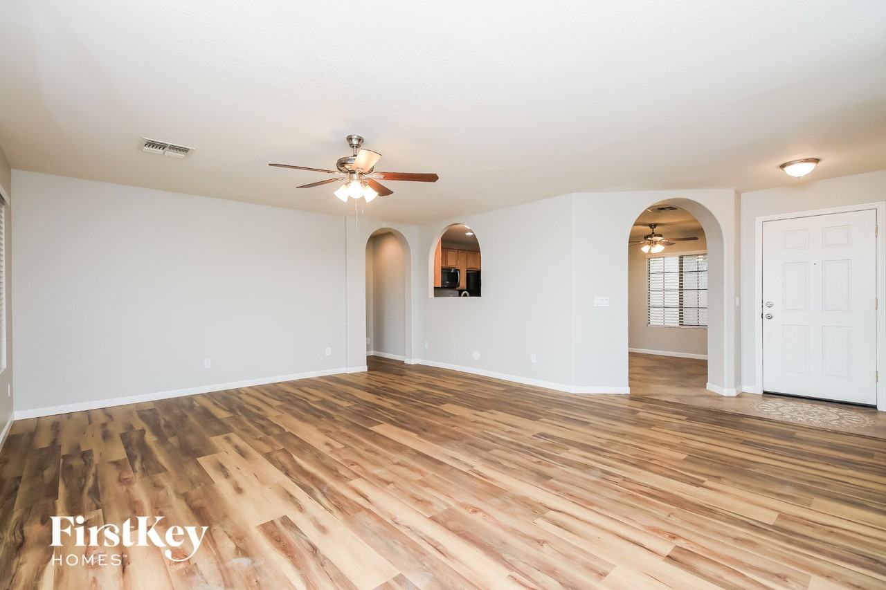4115 E Lambeth Pl - Photo 3 of 15