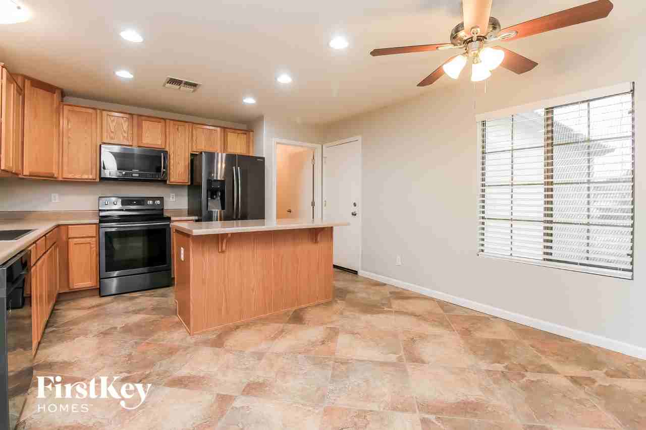 4115 E Lambeth Pl - Photo 5 of 15