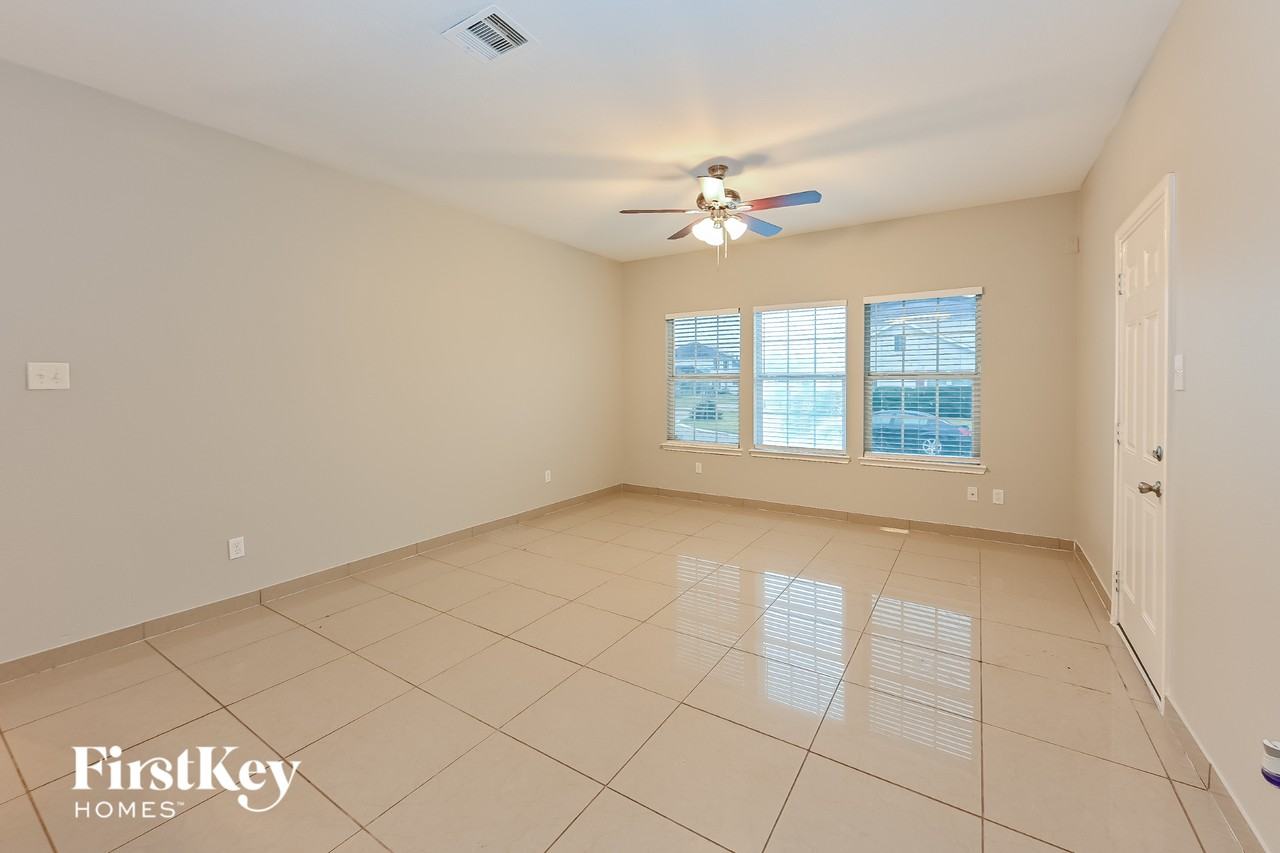 6341 Settlers Square Ln - Photo 2 of 15