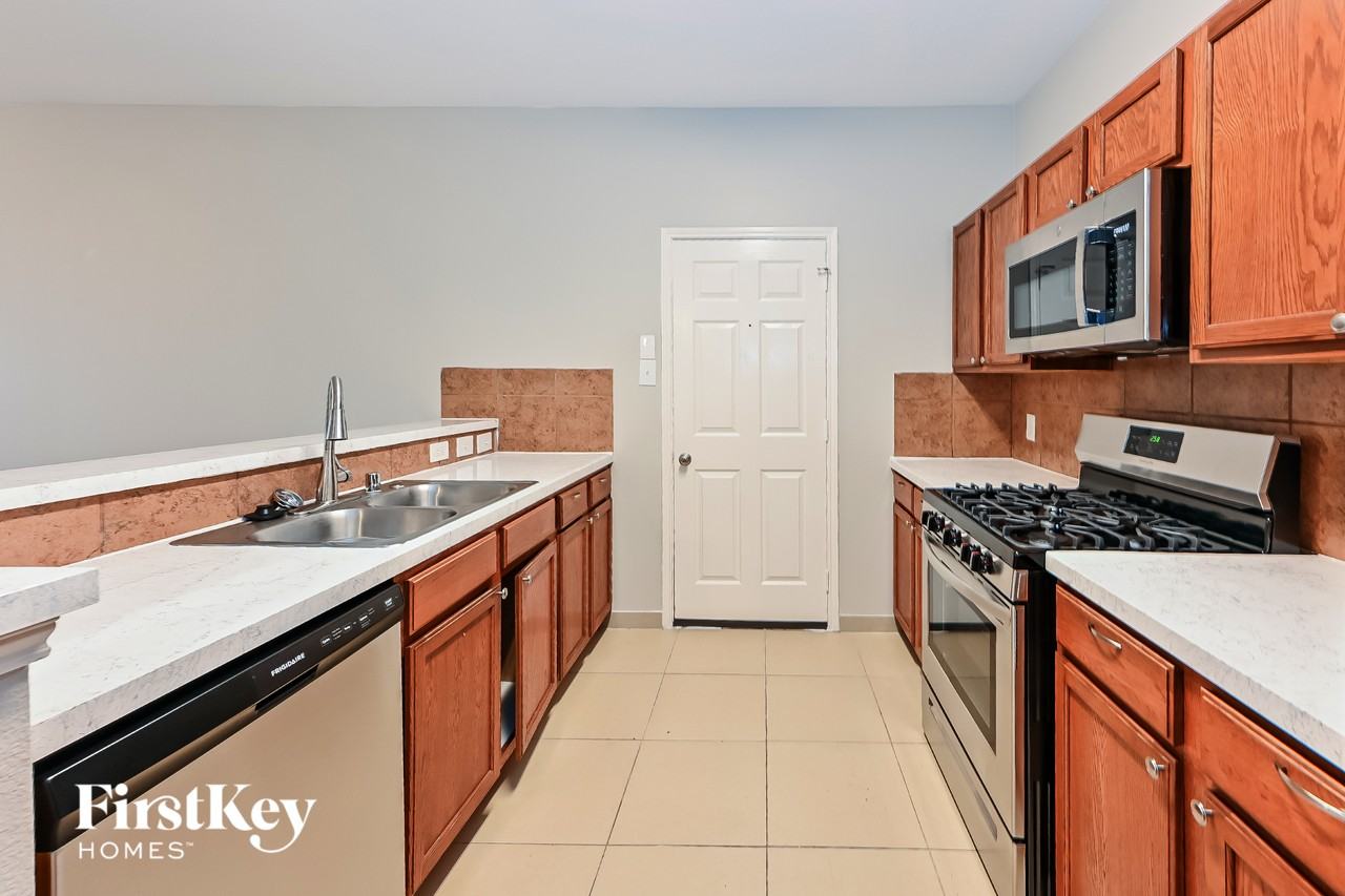 6341 Settlers Square Ln - Photo 4 of 15