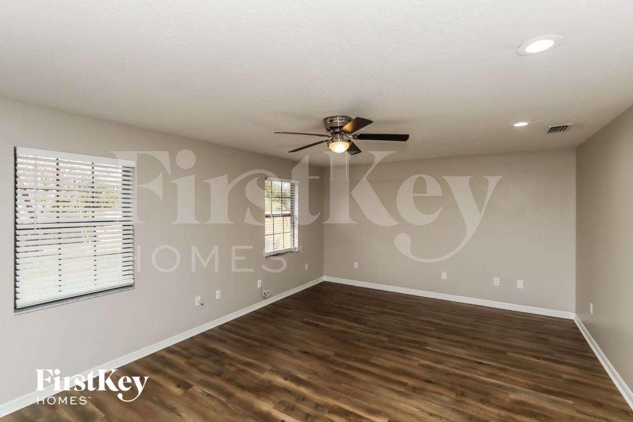 419 Seahorse Cir Se - Photo 3 of 15