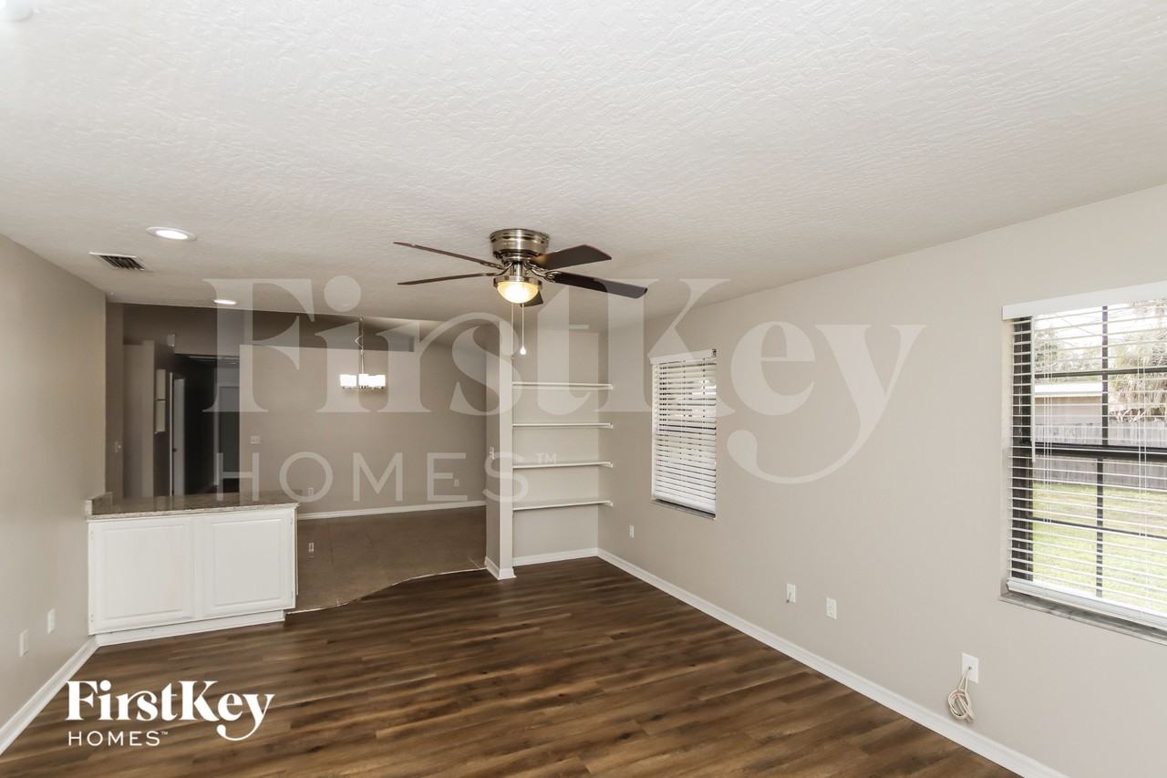 419 Seahorse Cir Se - Photo 4 of 15