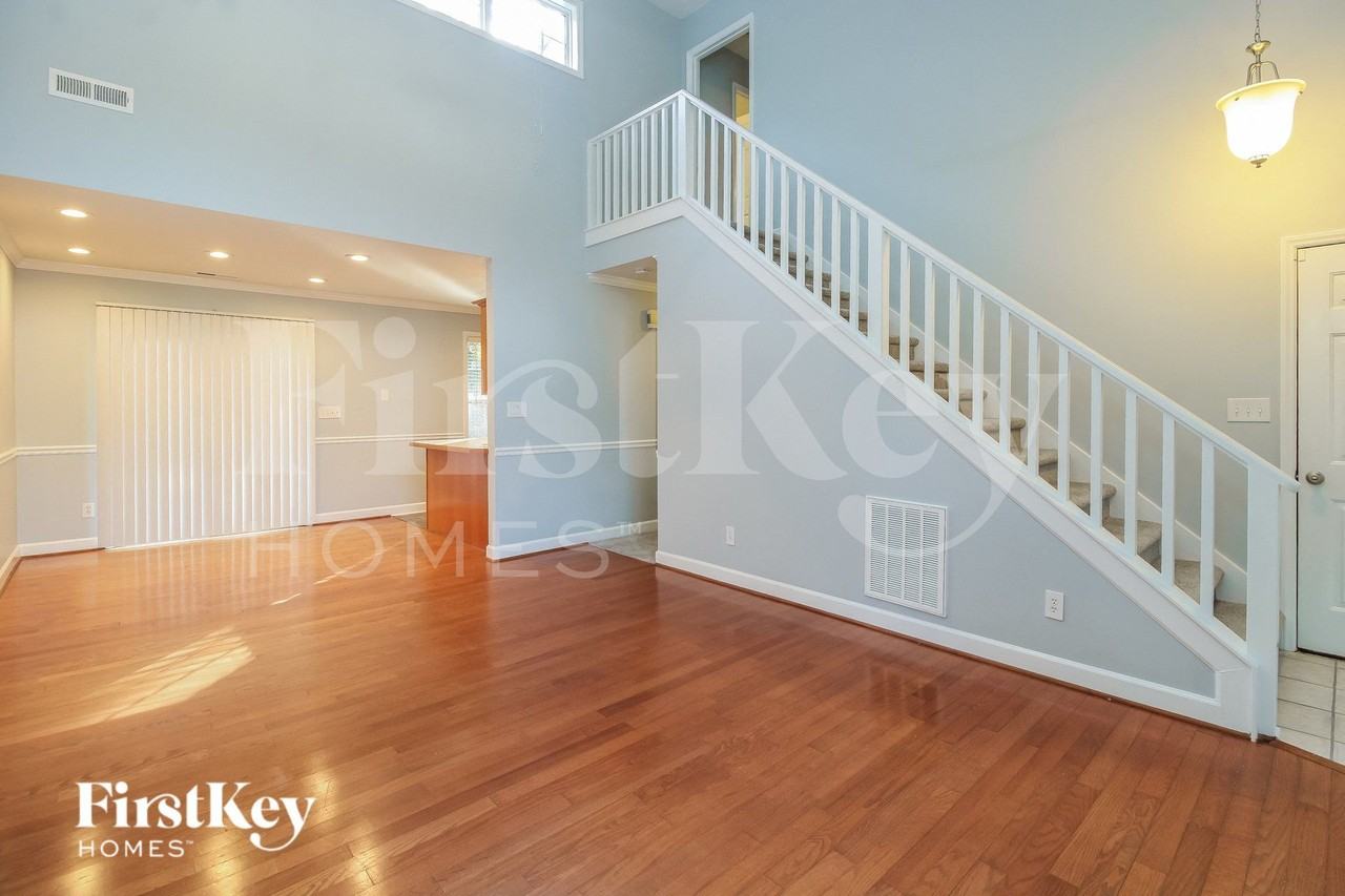 3974 Leinbach Dr - Photo 2 of 15