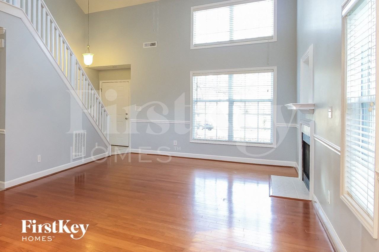 3974 Leinbach Dr - Photo 4 of 15