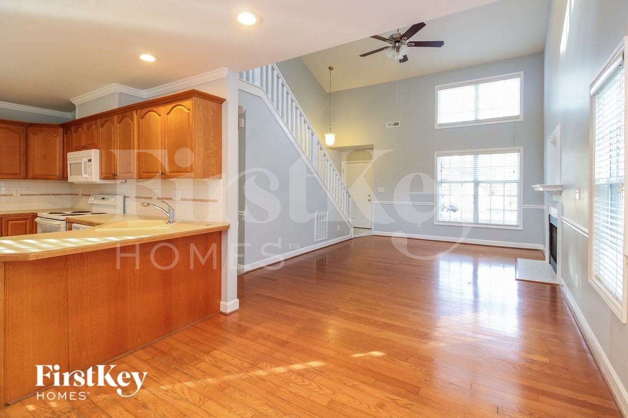 3974 Leinbach Dr - Photo 5 of 15