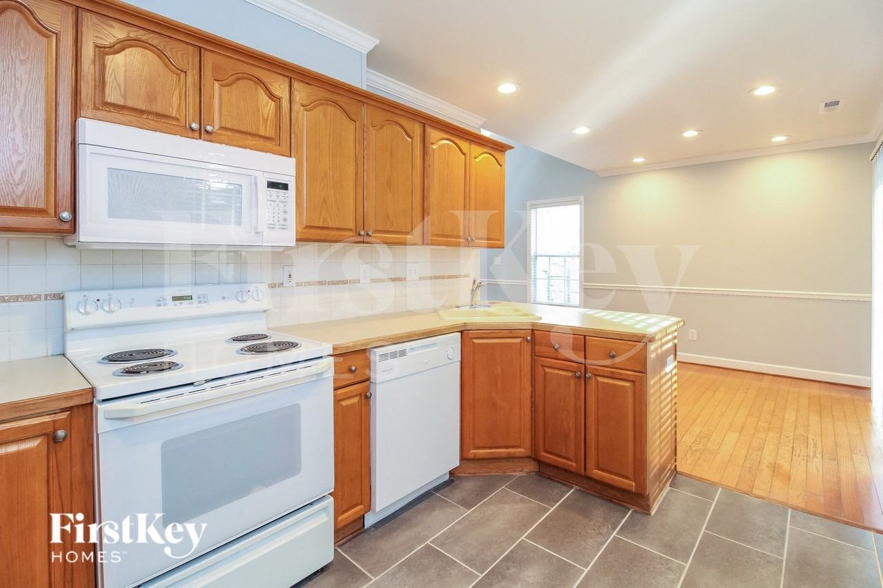 3974 Leinbach Dr - Photo 6 of 15