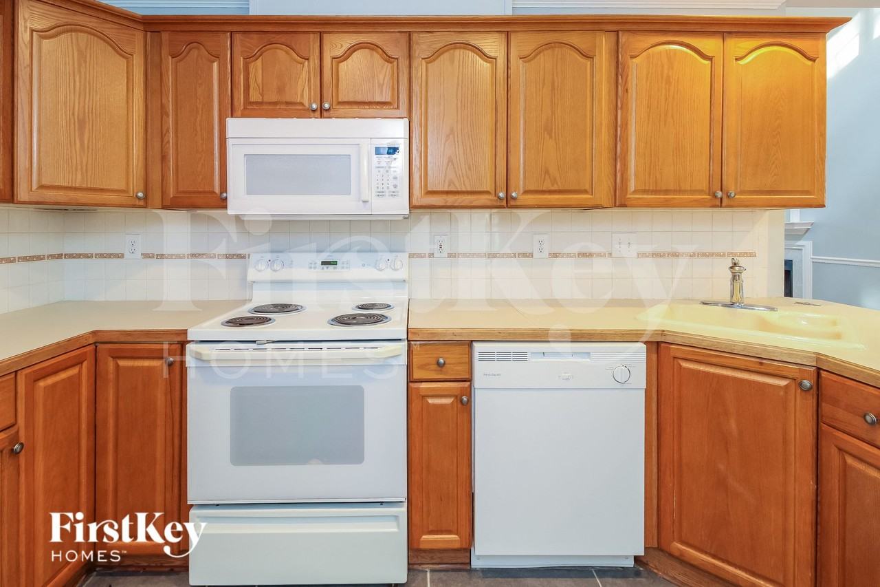 3974 Leinbach Dr - Photo 7 of 15