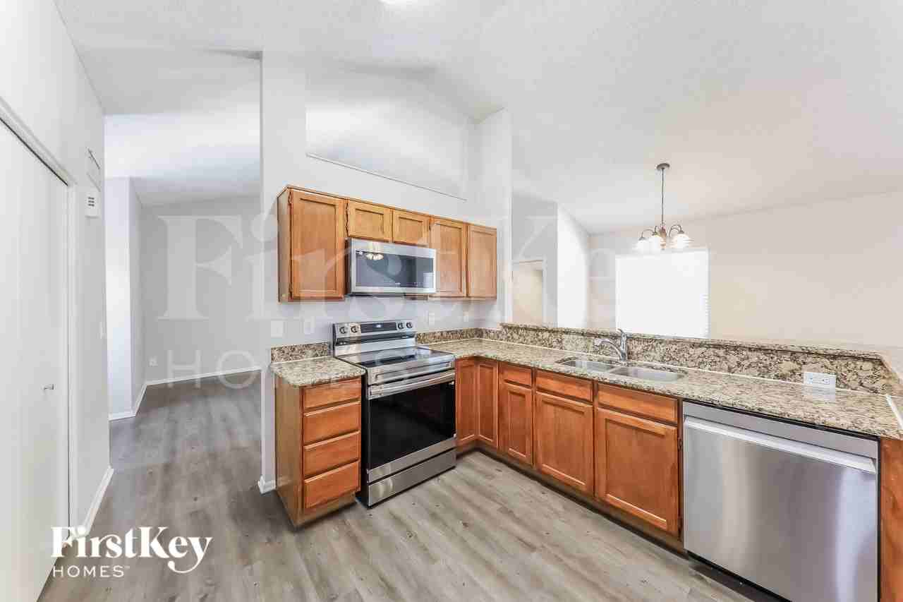 13269 N 56th Ave - Photo 7 of 16
