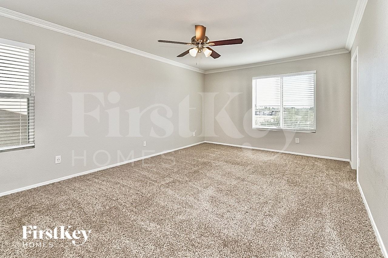 1499 W Beantree Ln - Photo 7 of 15
