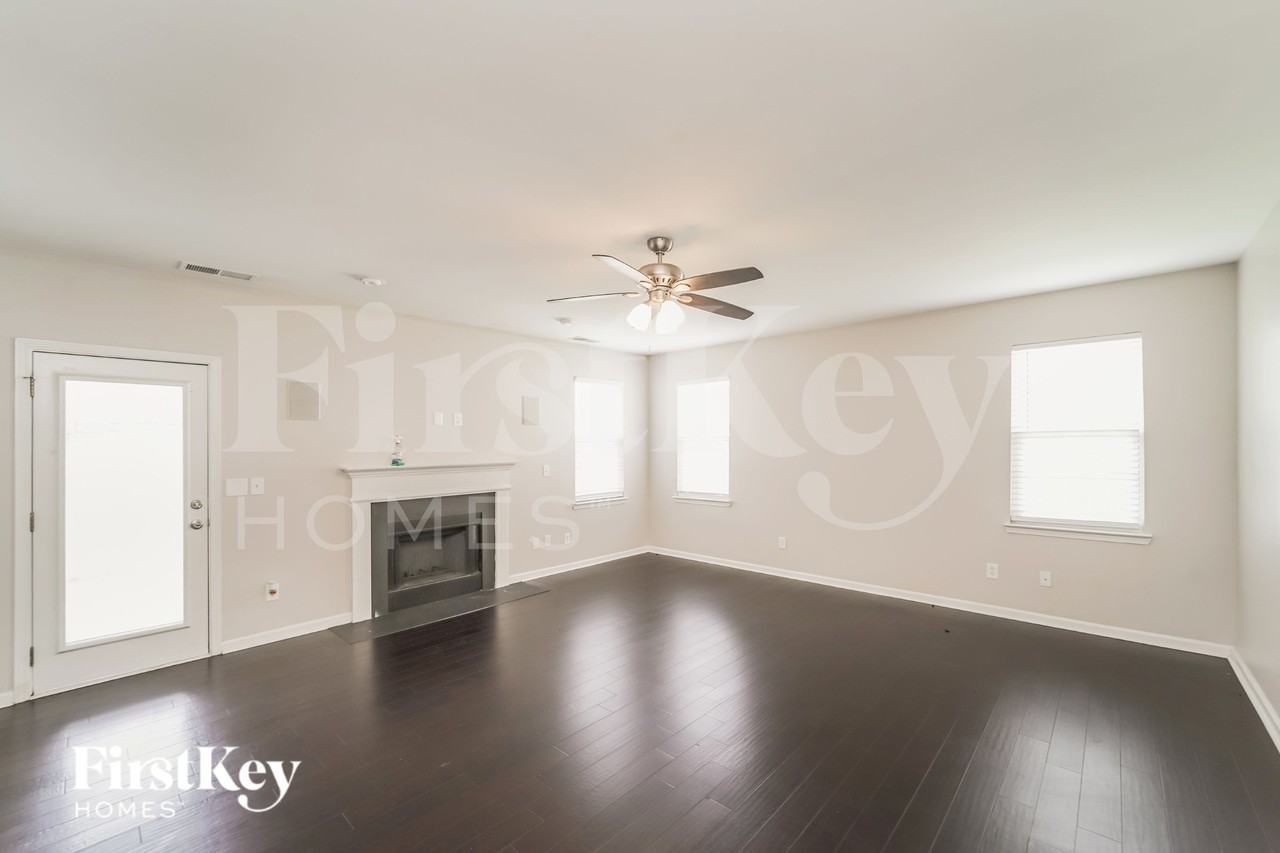 5309 Kiev Dr - Photo 4 of 16