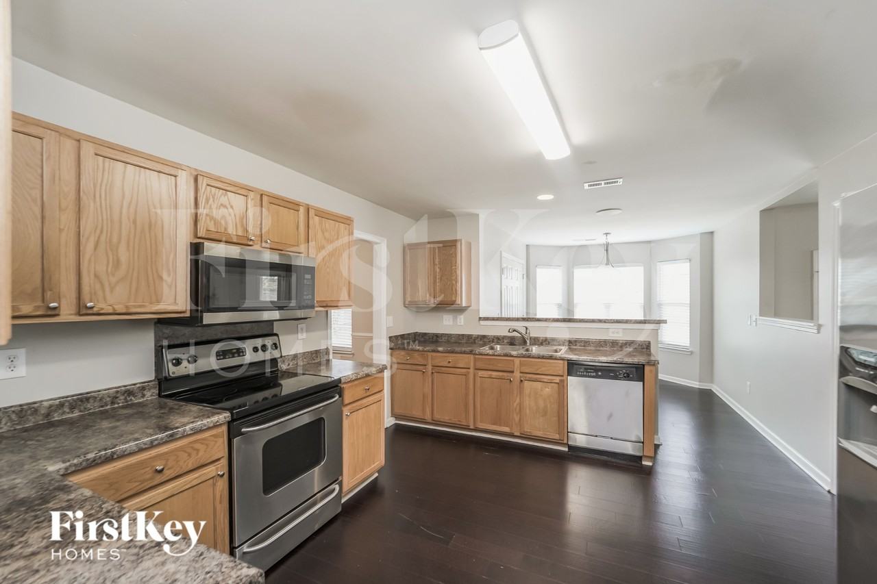 5309 Kiev Dr - Photo 5 of 16