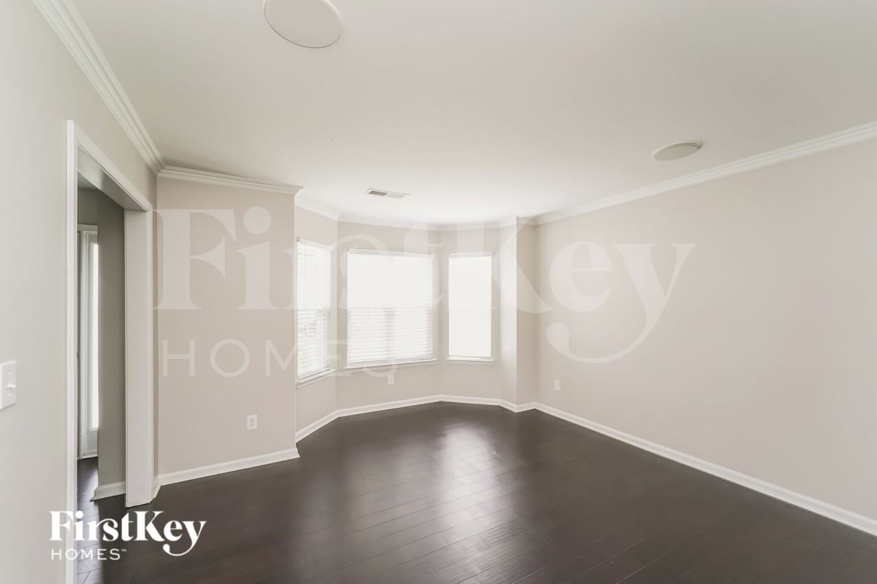 5309 Kiev Dr - Photo 7 of 16