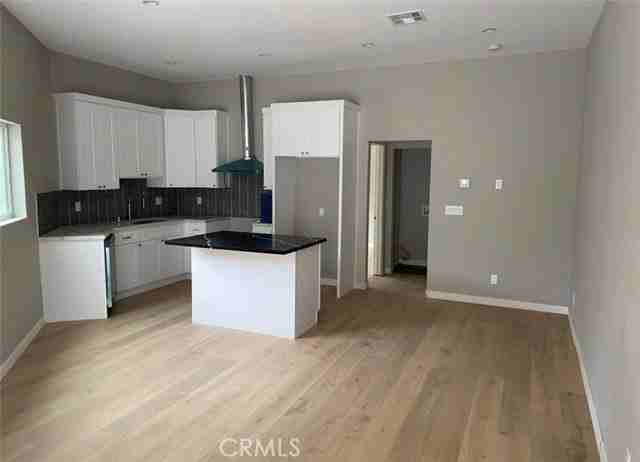 4900 Enfield Ave - Photo 5 of 8