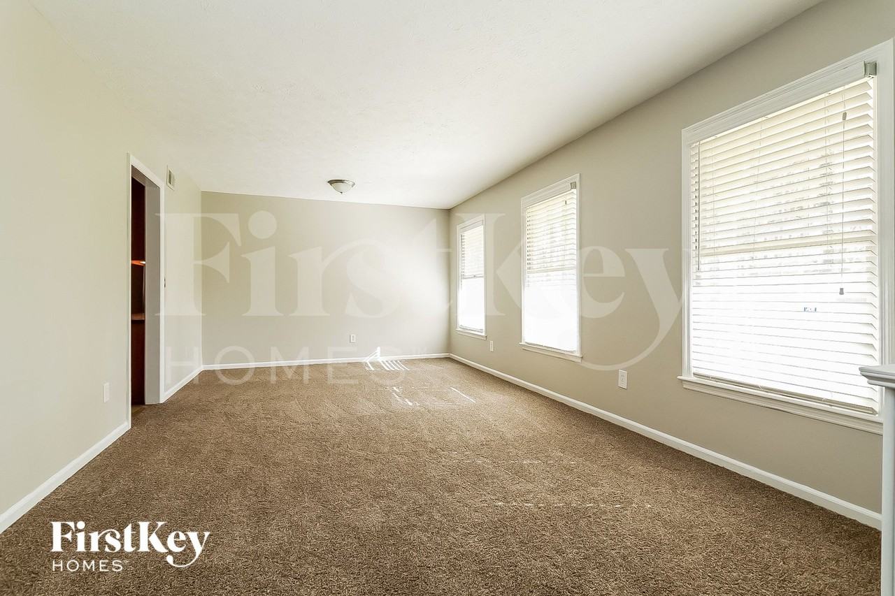 5551 Four Winds Dr Sw - Photo 2 of 15