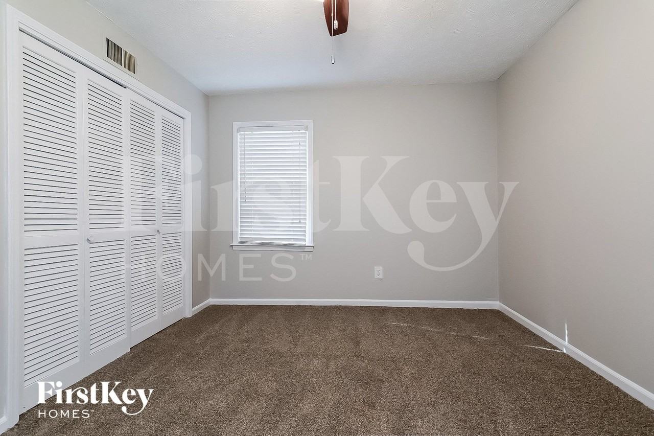 5551 Four Winds Dr Sw - Photo 6 of 15