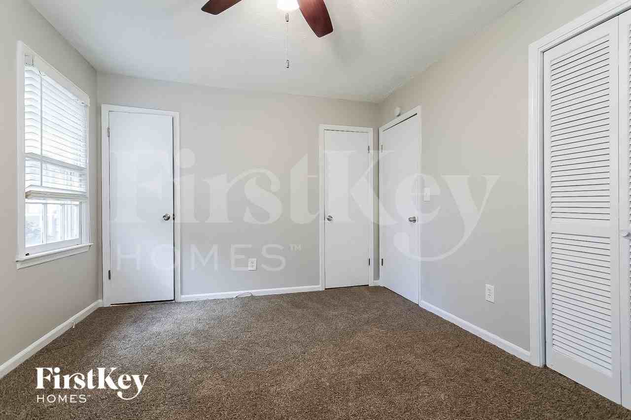 5551 Four Winds Dr Sw - Photo 7 of 15