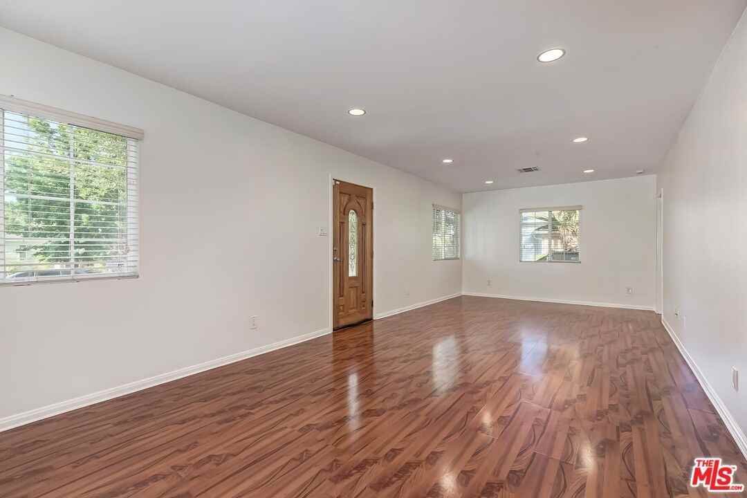 17322 Martha St - Photo 4 of 8