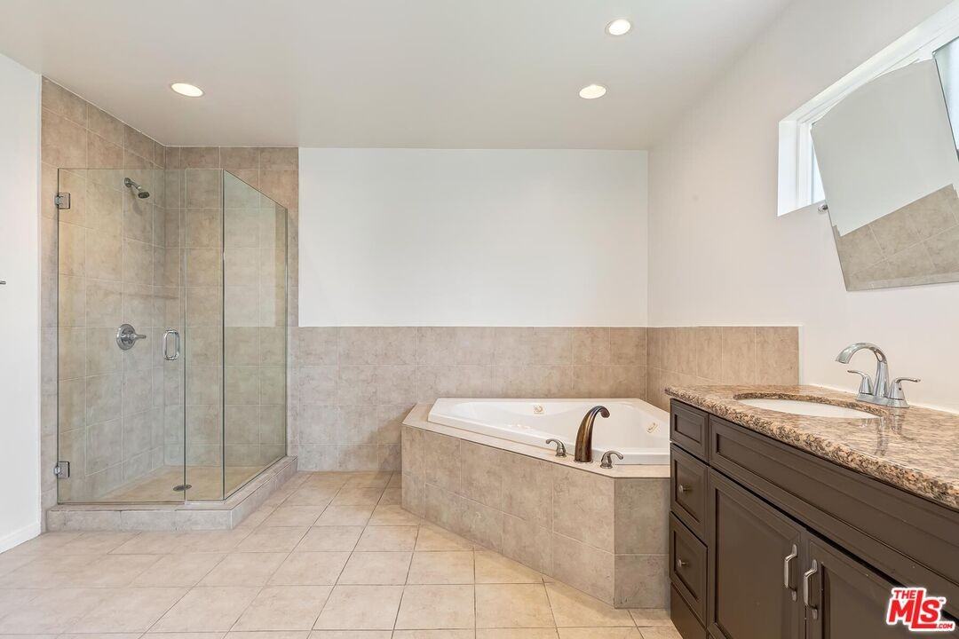 17322 Martha St - Photo 6 of 8