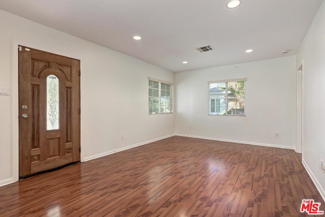 17322 Martha St - Photo 7 of 8