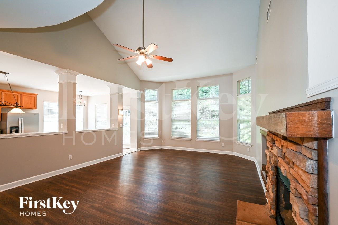5611 Branthurst Dr - Photo 3 of 16