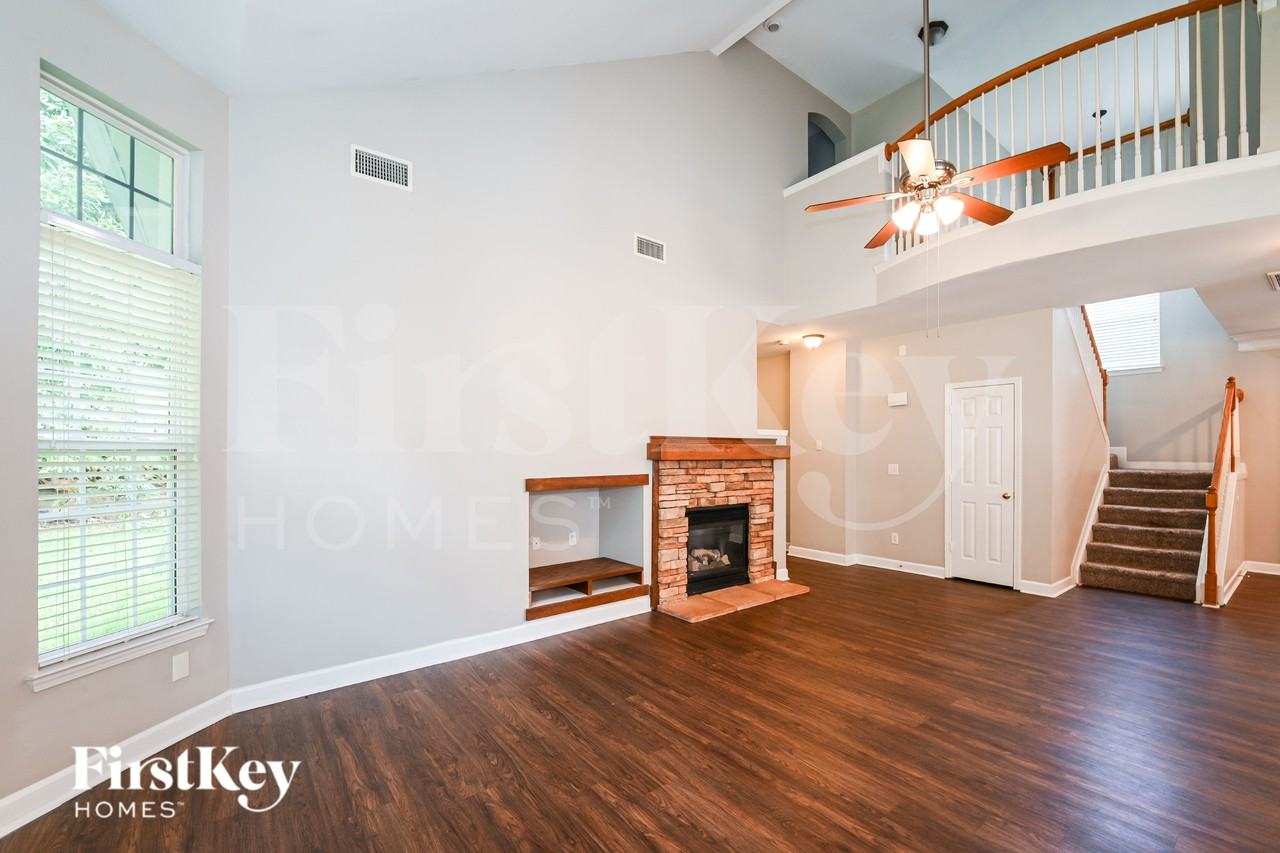 5611 Branthurst Dr - Photo 4 of 16