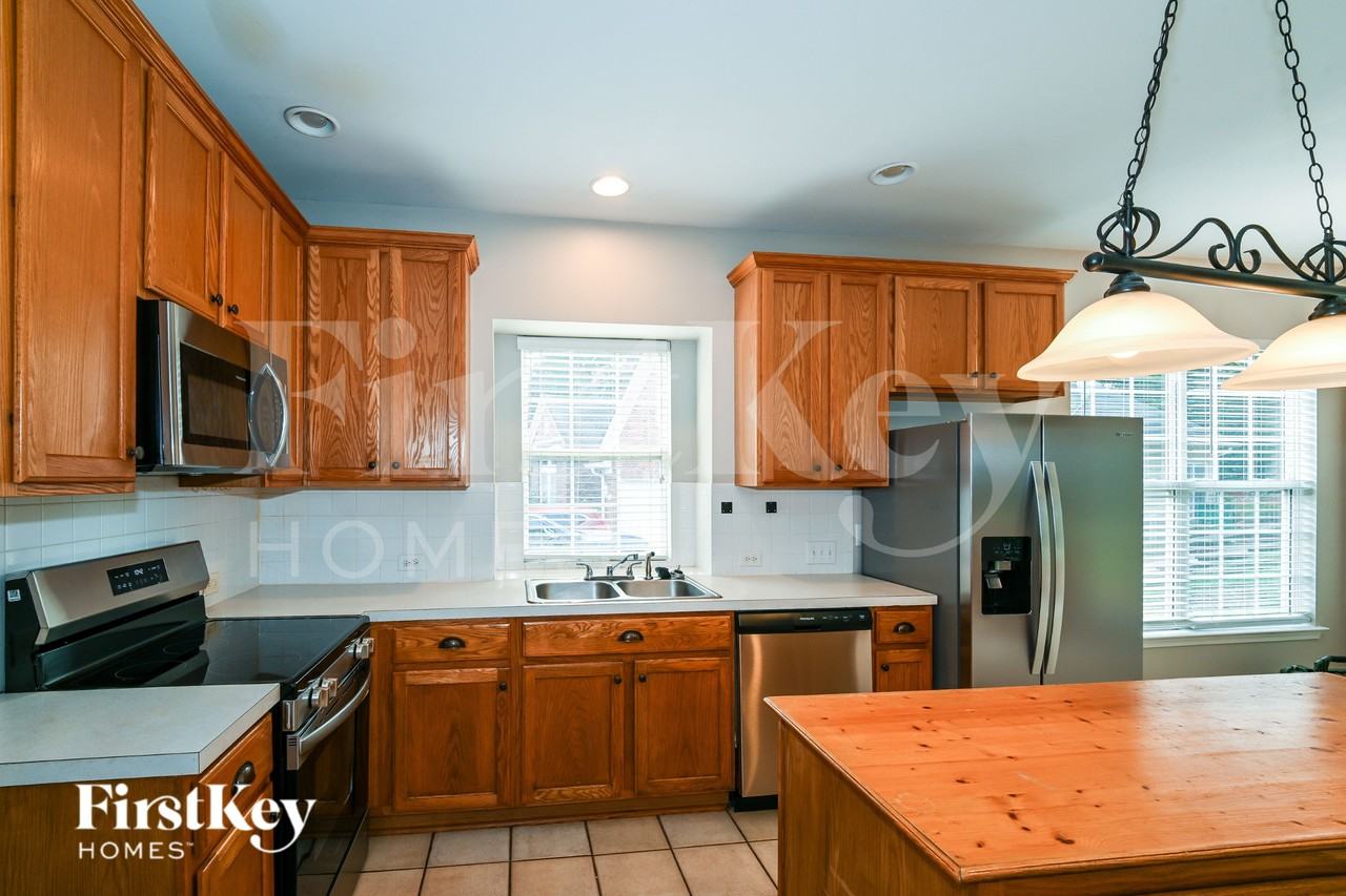 5611 Branthurst Dr - Photo 6 of 16
