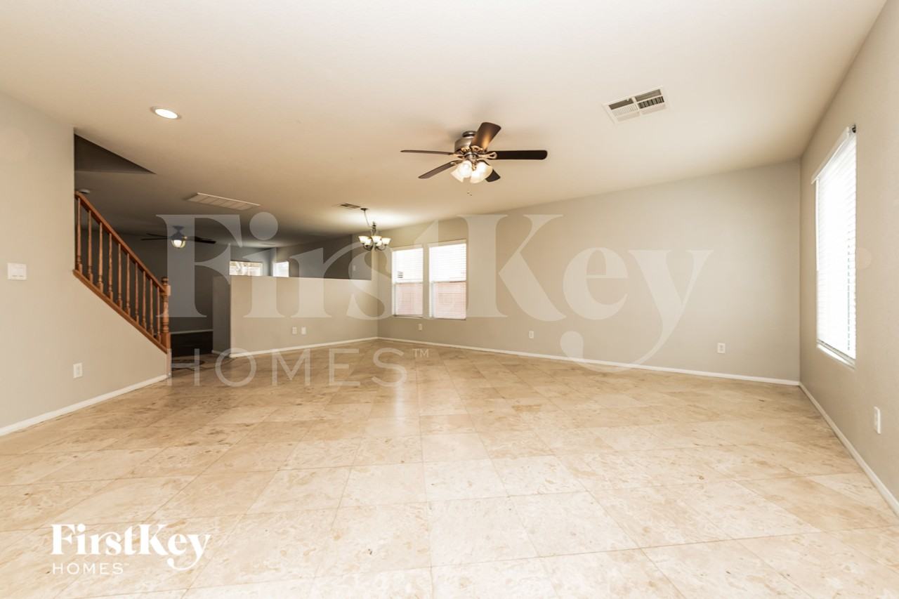 5048 Indigo Gorge Ave - Photo 2 of 16