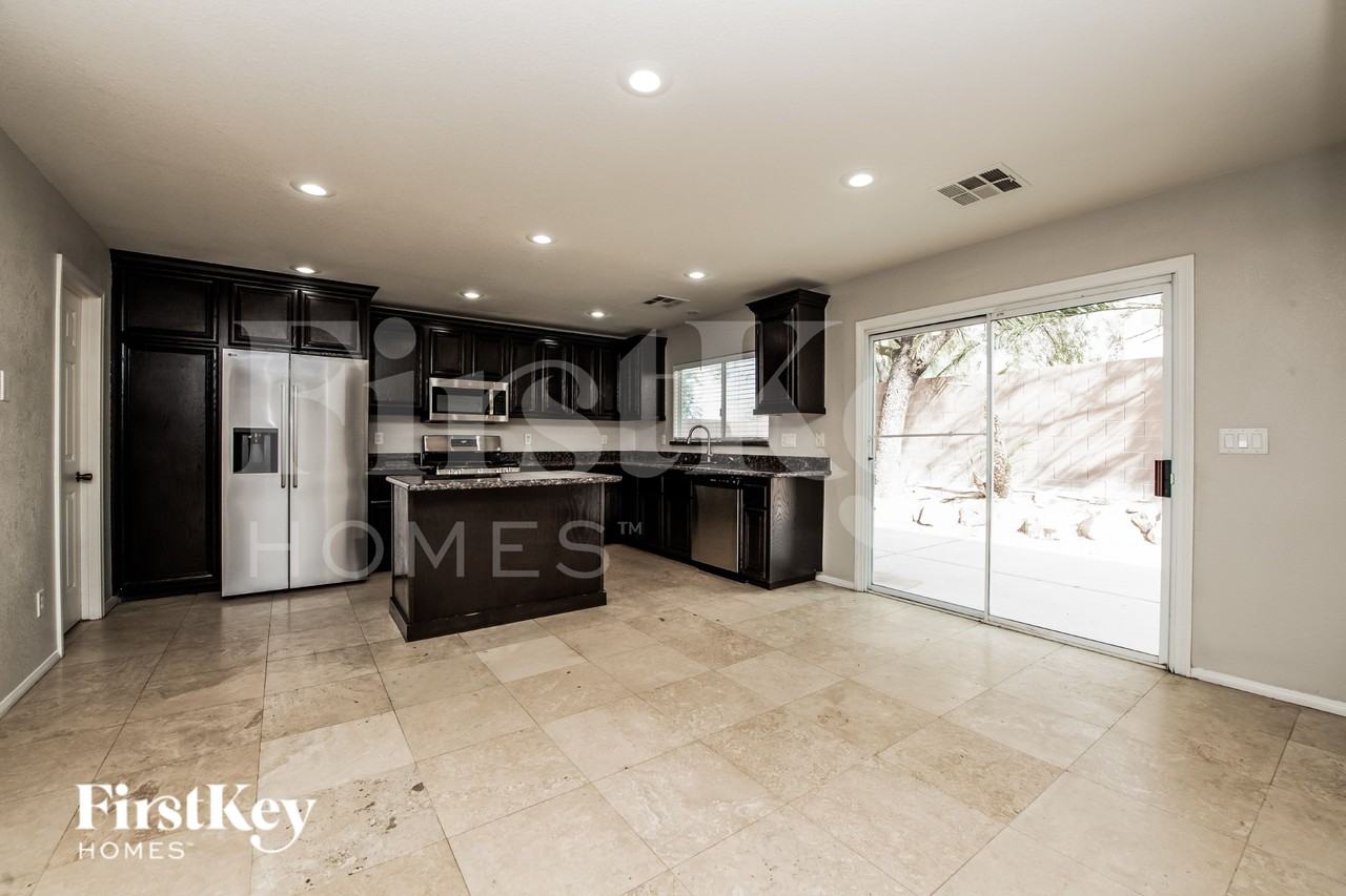 5048 Indigo Gorge Ave - Photo 4 of 16