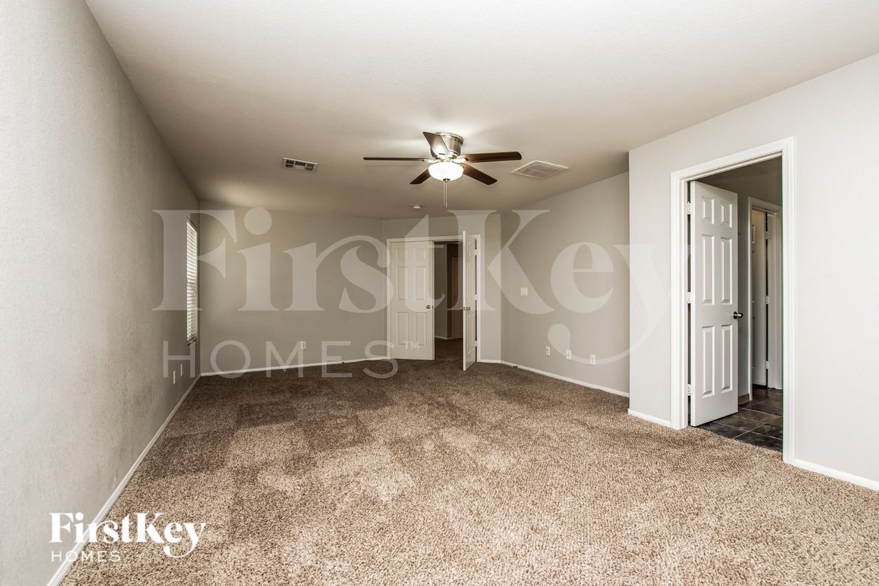 5048 Indigo Gorge Ave - Photo 6 of 16