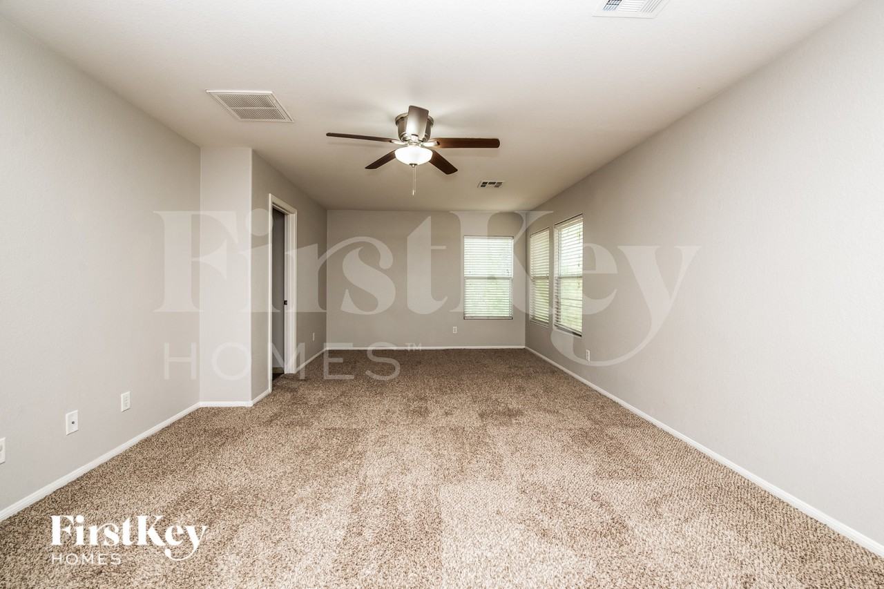 5048 Indigo Gorge Ave - Photo 7 of 16
