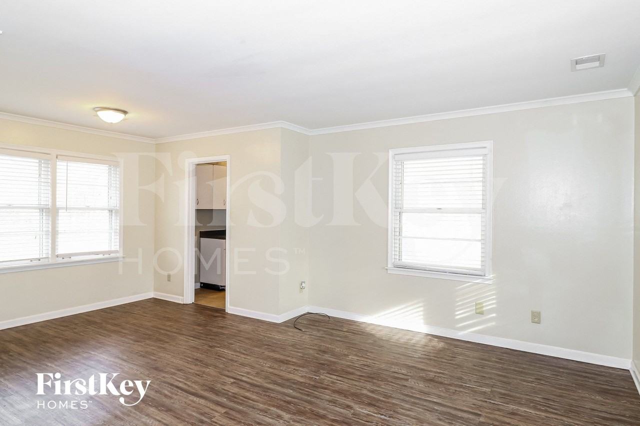 4976 Flamingo Rd - Photo 3 of 14