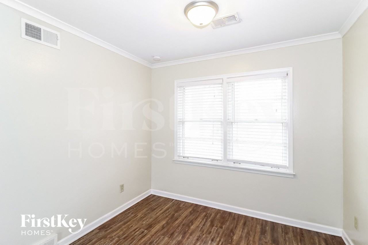4976 Flamingo Rd - Photo 4 of 14